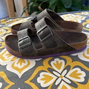 Birkenstock Arizona oiled leather with purple sole